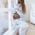 De ouderwetse baby-naaikamer: de jurk van baby Charlotte